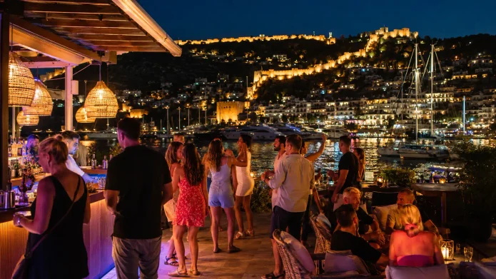 Alanya Nachtleben 2026: Die besten Clubs, Bars und Ausgehviertel