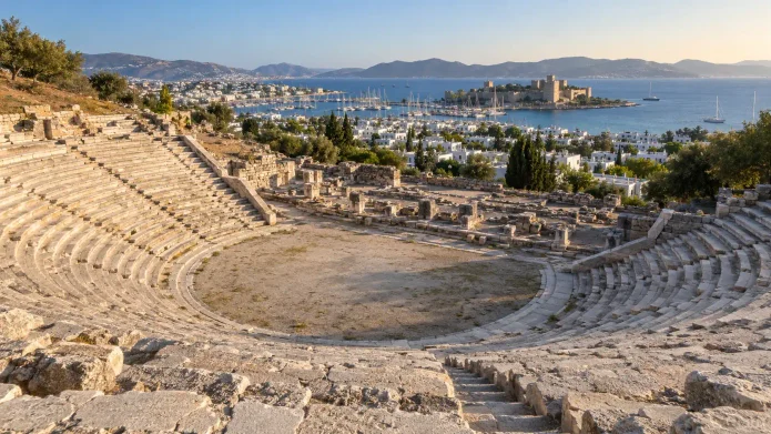 Antikes Theater von Bodrum 2026: Geschichte, Aussicht und Besuchstipps