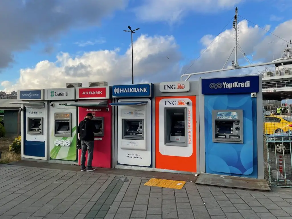 Bankautomaten für Türkische Währung in der Türkei 2022 - Türkei Life