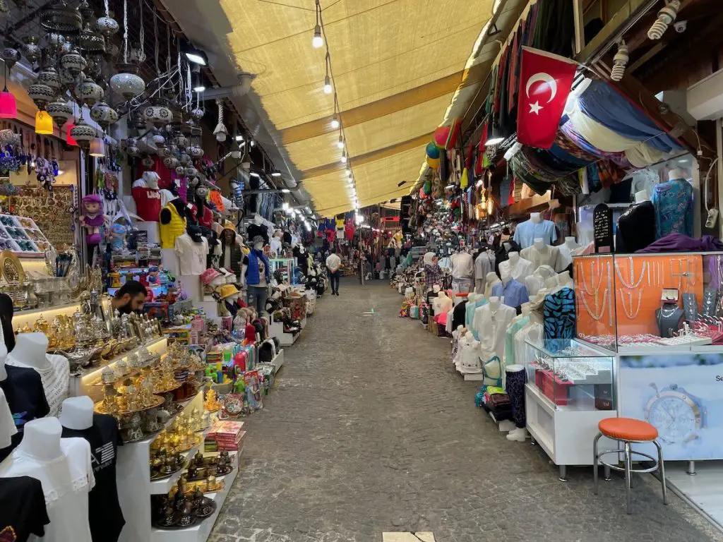 מדריך בזארים ושווקים לאנטליה 2024 - חיים בטורקיה