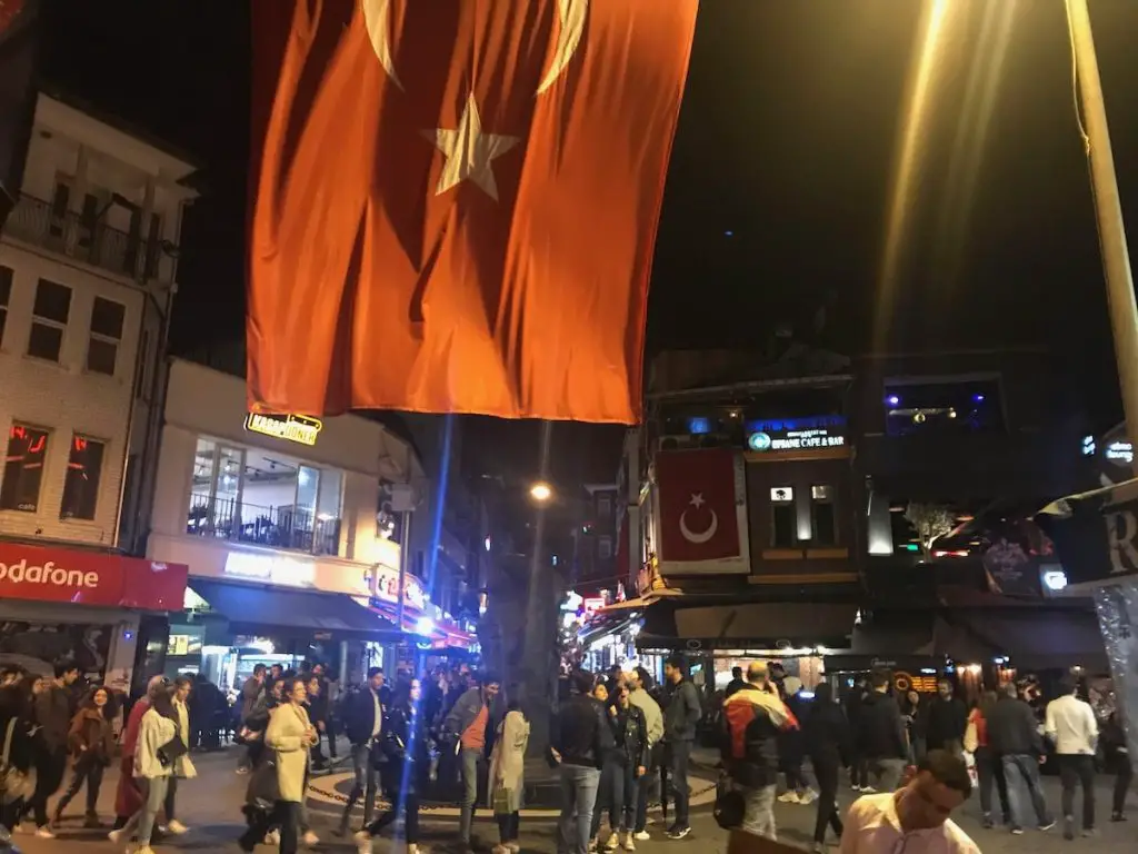 Besiktas In Istanbul Top Sehenswürdigkeiten Und Attraktionen Besiktas Bei Nacht 2024 - Türkei Life