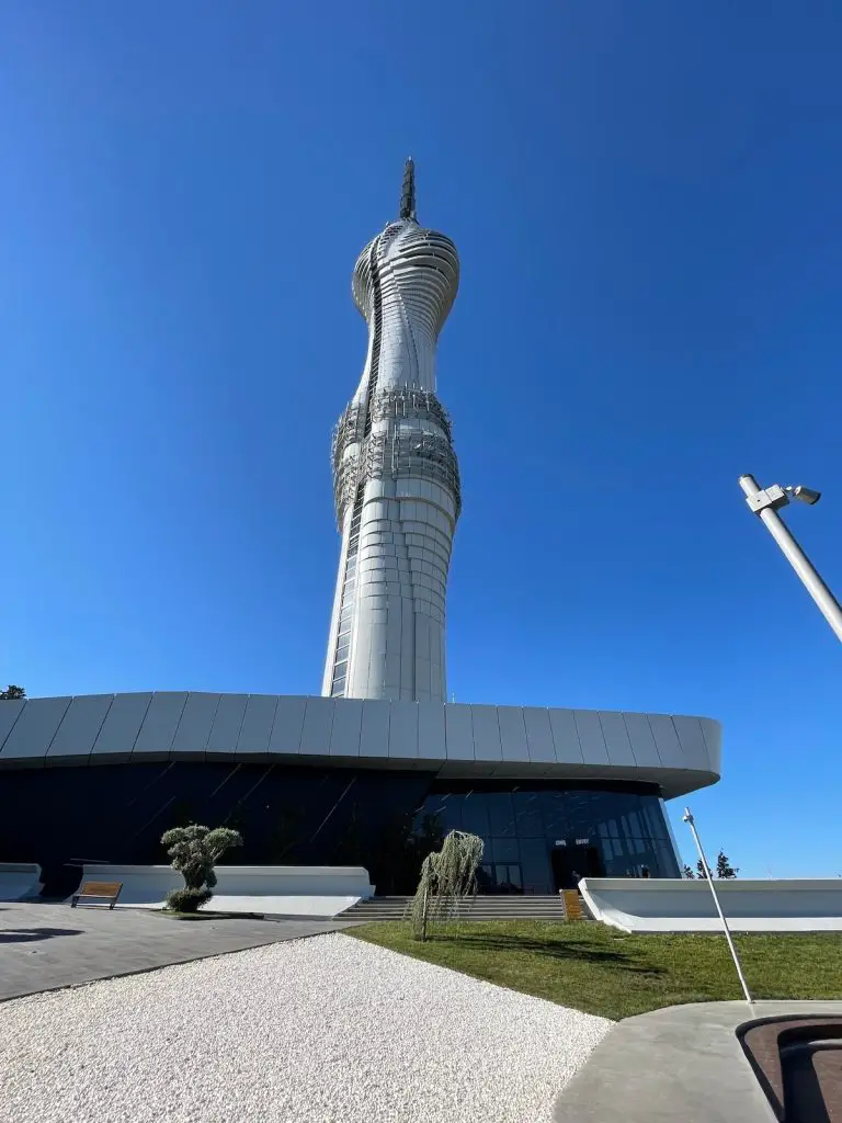 Camlica Fernsehturm in Istanbul Guide Eintritt Öffnungszeiten Aussen 2022 - Türkei Life