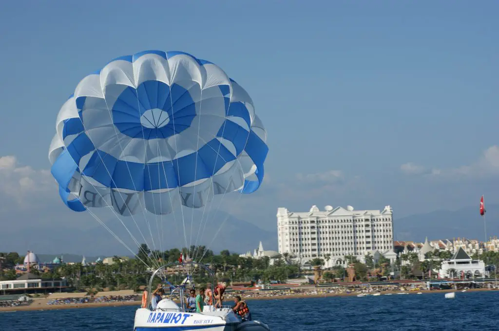 The Ultimate Side Parasailing Guide 2024 - Turkey Life
