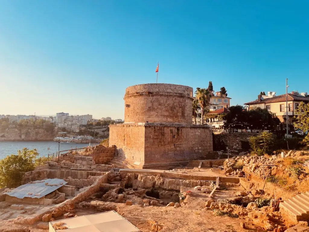 Die besten Instagram Hotspots in Antalya Hidirlik Turm 2022 - Türkei Life