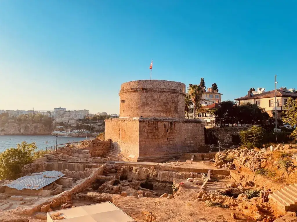 Beste Instagram-hotspots i Antalya Hidirlik Tower 2024 - Turkey Life