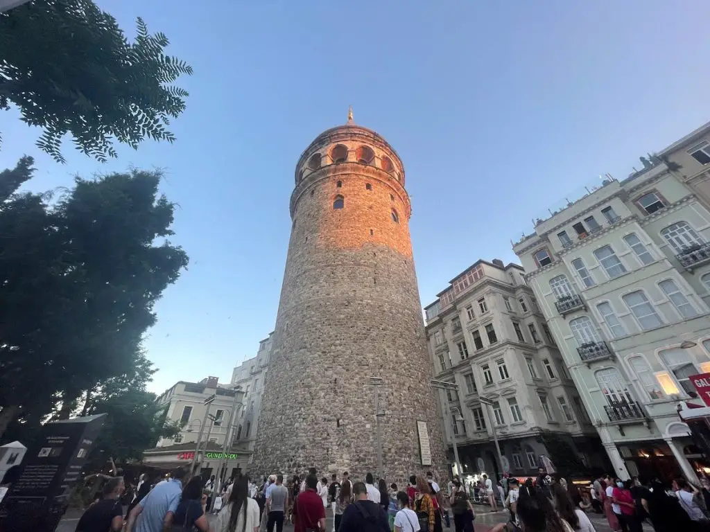Erkunden Sie Beyoglu Galata Karaköy und Tophane Geheimtipps Galata Turm 2022 - Türkei Life
