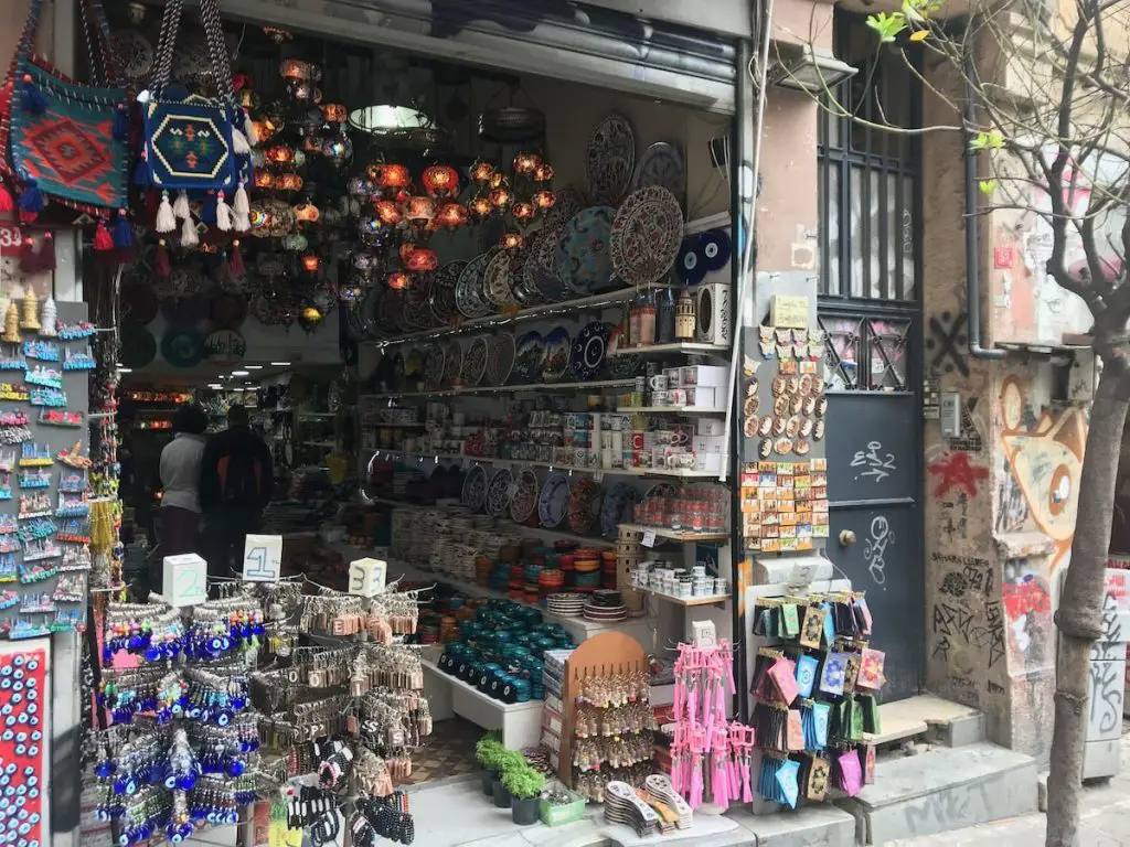 Raziščite trgovine s spominki Beyoglu Galata Karakoy in Tophane Hidden Gems Spominki 2023 - Življenje v Turčiji