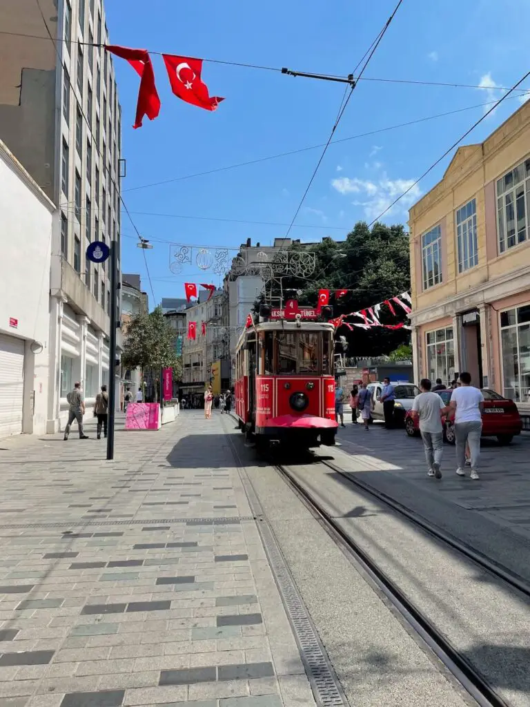 Erkunden Sie die belebtesten Plaetze und Strassen in Istanbul Geschichten und Attraktionen 2023 - Türkei Life