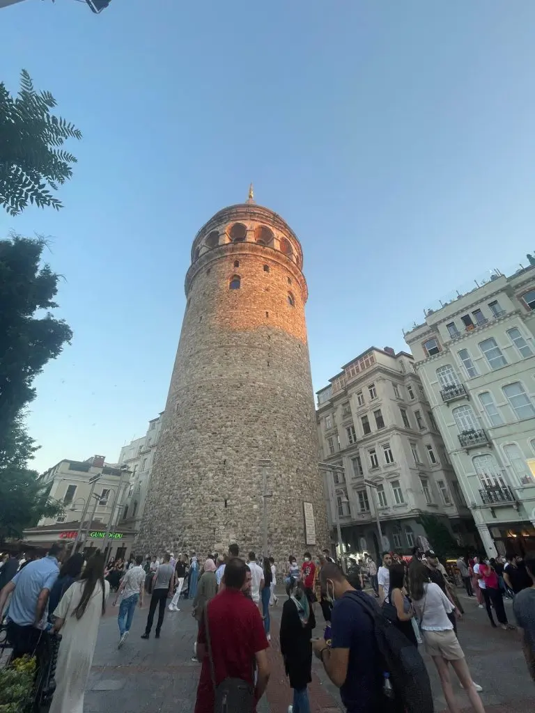 Galata Turm In Istanbul Insidertipps Aussenansicht 2025 - Türkei Life Galata Tower (Galata Kulesi) In Istanbul (Insidertipps)