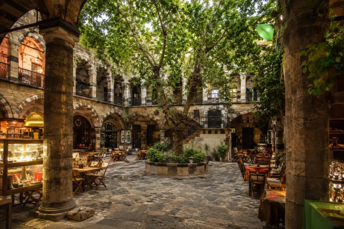 Geheime Innenhöfe in Istanbul 2026: 10 verborgene Juwelen abseits der Touristenmassen