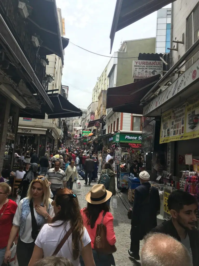 Grosser Basar Kapali Çarşi Istanbul Shopping Guide Seitenstrasse 2022 - Türkei Life