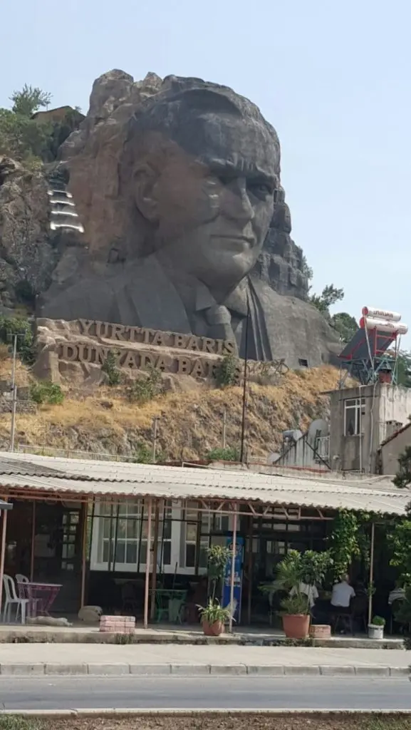 Izmir Reiseführer Sehenswürdigkeiten Strand Hotel Urlaub Aktivitäten 2025 - Türkei Life