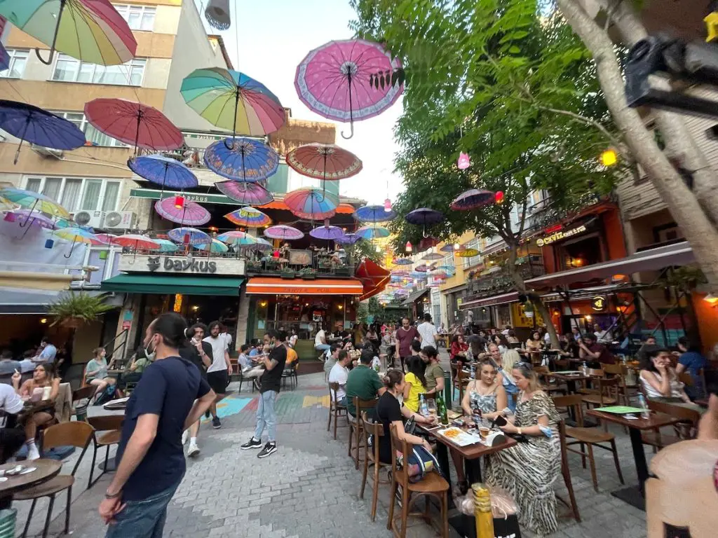 קדיקוי באיסטנבול אתרים ואטרקציות מובילים מסעדות 2023 - חיים בטורקיה