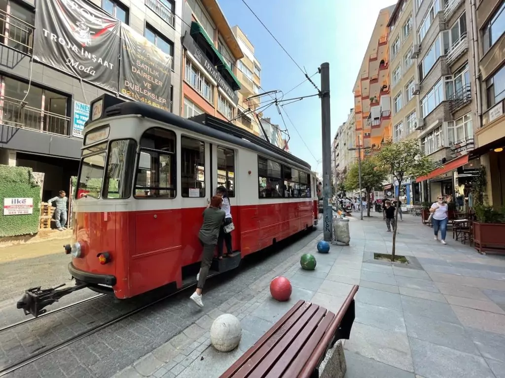 Kadiköy In Istanbul Top Sehenswürdigkeiten Und Attraktionen Nostalgie Strassenbahn 2025 - Türkei Life