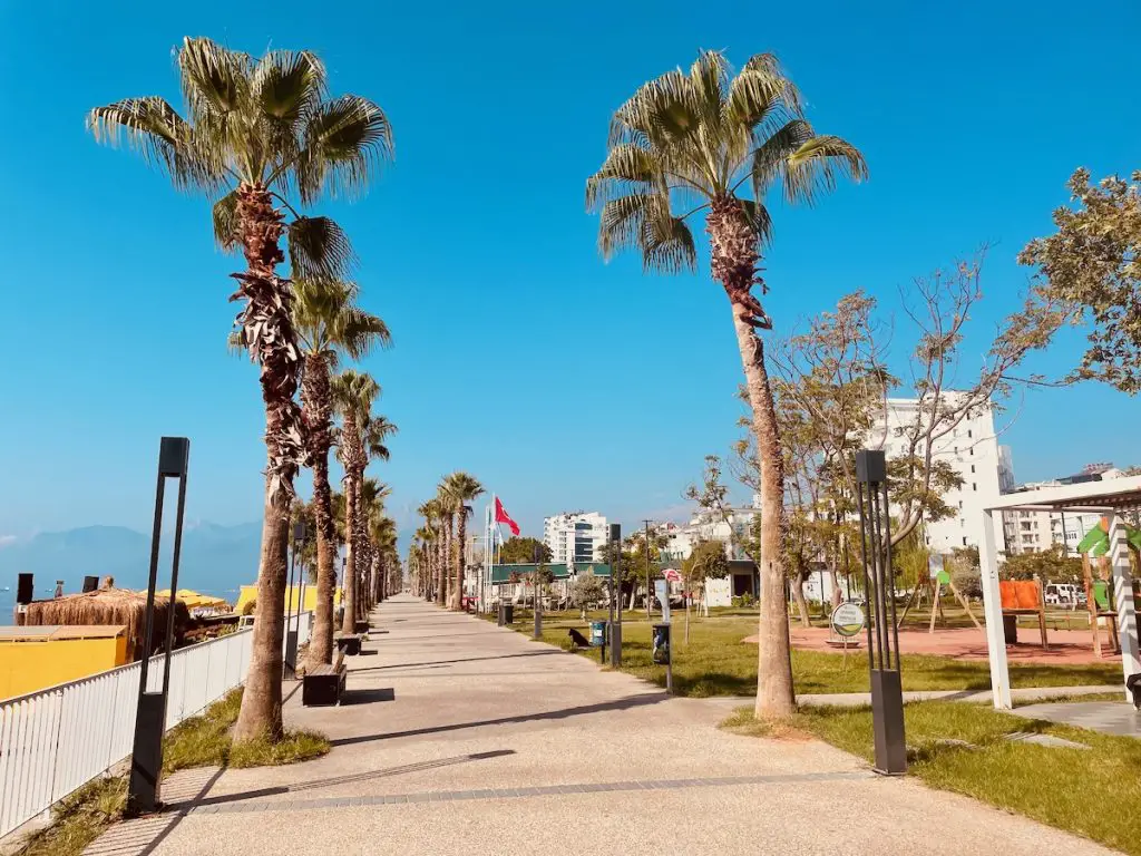 Konyaalti Beach Promenade 2022 - Türkei Life