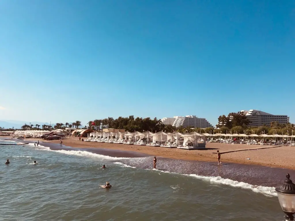 Plaža Lara Kundu Antalya 2023 - življenje v Turčiji