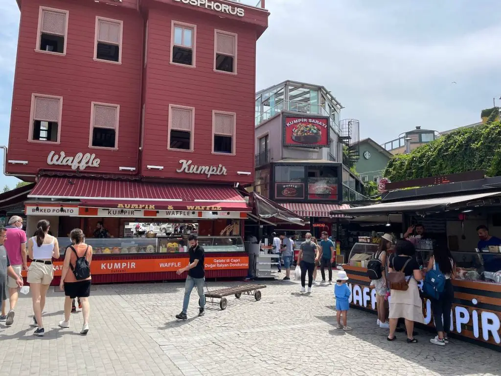 Ortaköy In Istanbul Top Sehenswürdigkeiten Und Attraktionen Ortaköy Stände 2023 - Türkei Life