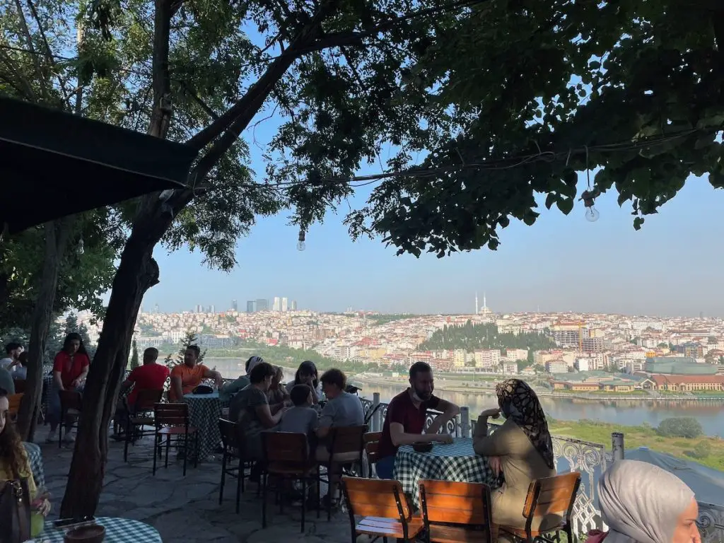 Pierre Loti Hügel Istanbul Eyüp Panoramablick Seilbahn Insidertipps Cafe 2022 - Türkei Life