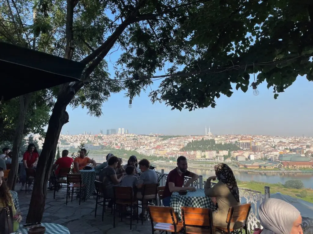 Pierre Loti Hügel Istanbul Eyüp Panoramablick Seilbahn Insidertipps Cafe 2025 - Türkei Life