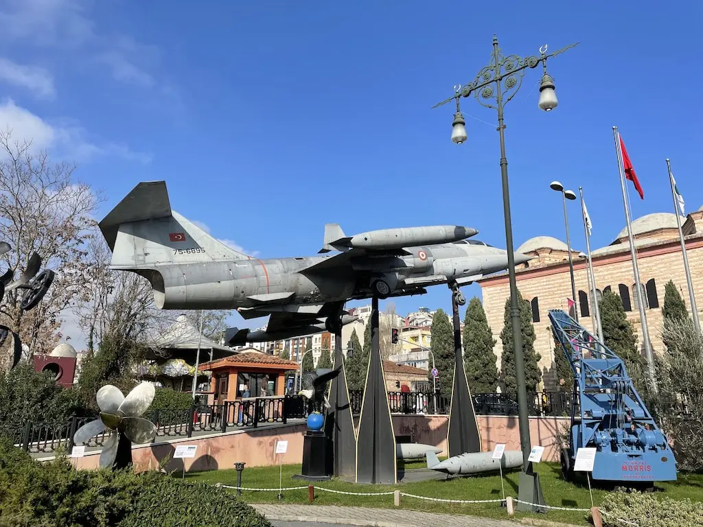 Rahmi M. Koç Museum Istanbul Guide Kampfjet 2025 - Türkei Life