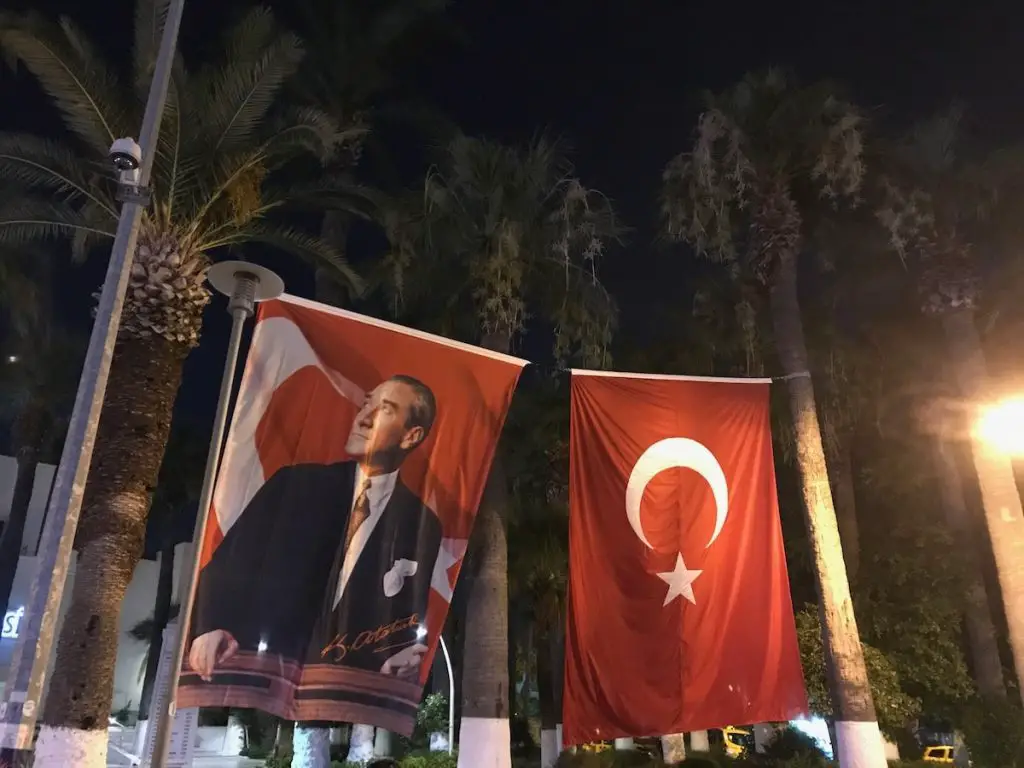 Turška zastava (Türk Bayrağı) (Zgodovina in pomen) Bodrum