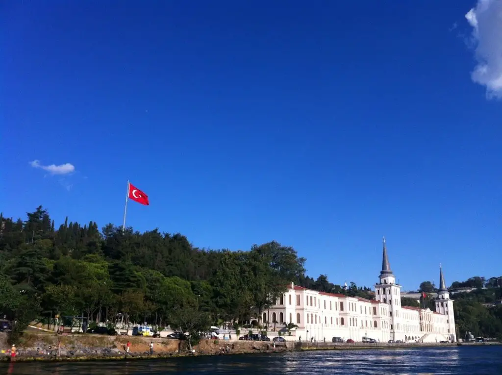 Türkische Flagge (Türk bayrağı) (Geschichte & Bedeutung) Istanbul