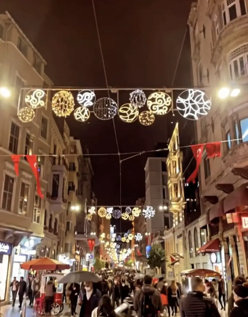 زمان کریسمس در استانبول 2024 - Türkiye Life