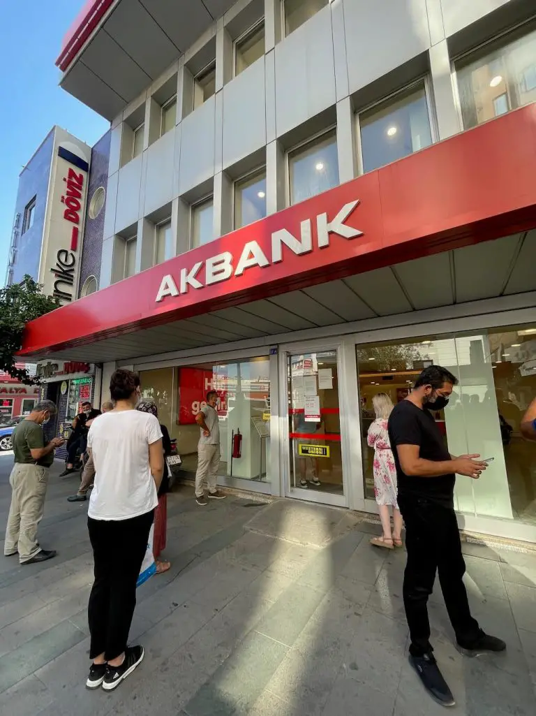 Akbank – Alles Wissenswerte über die führende türkische Bank: Kontoeröffnung, Dienstleistungen und Tipps