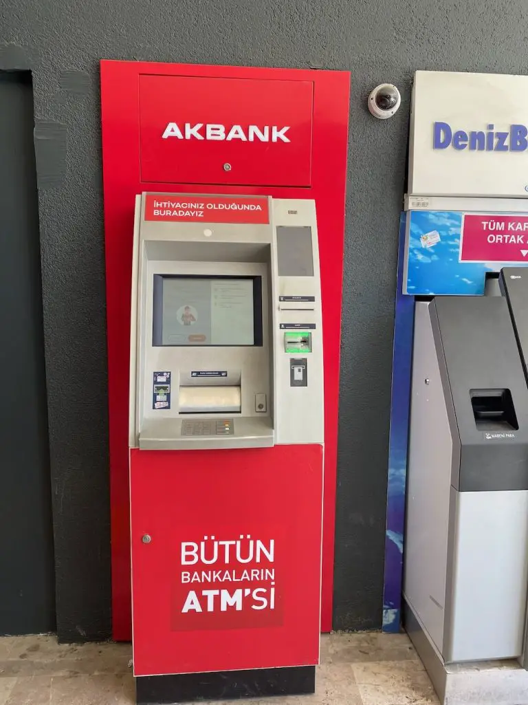 Effektiver Geldwechsel in Antalya: Banken, Wechselstuben und Geldautomaten