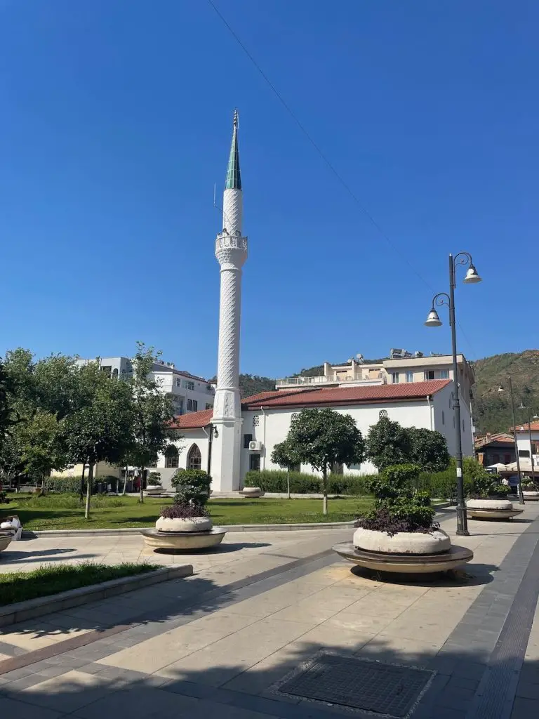 Ontdek de beste attracties in Marmaris Marmaris-moskee 2024 - Het leven in Turkije