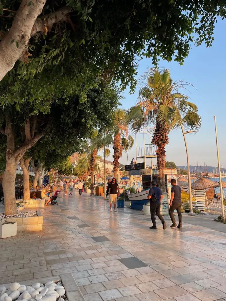 Ontdek Bodrum Marina: jachthaven, restaurants en boetieks aan de Egeïsche Zee