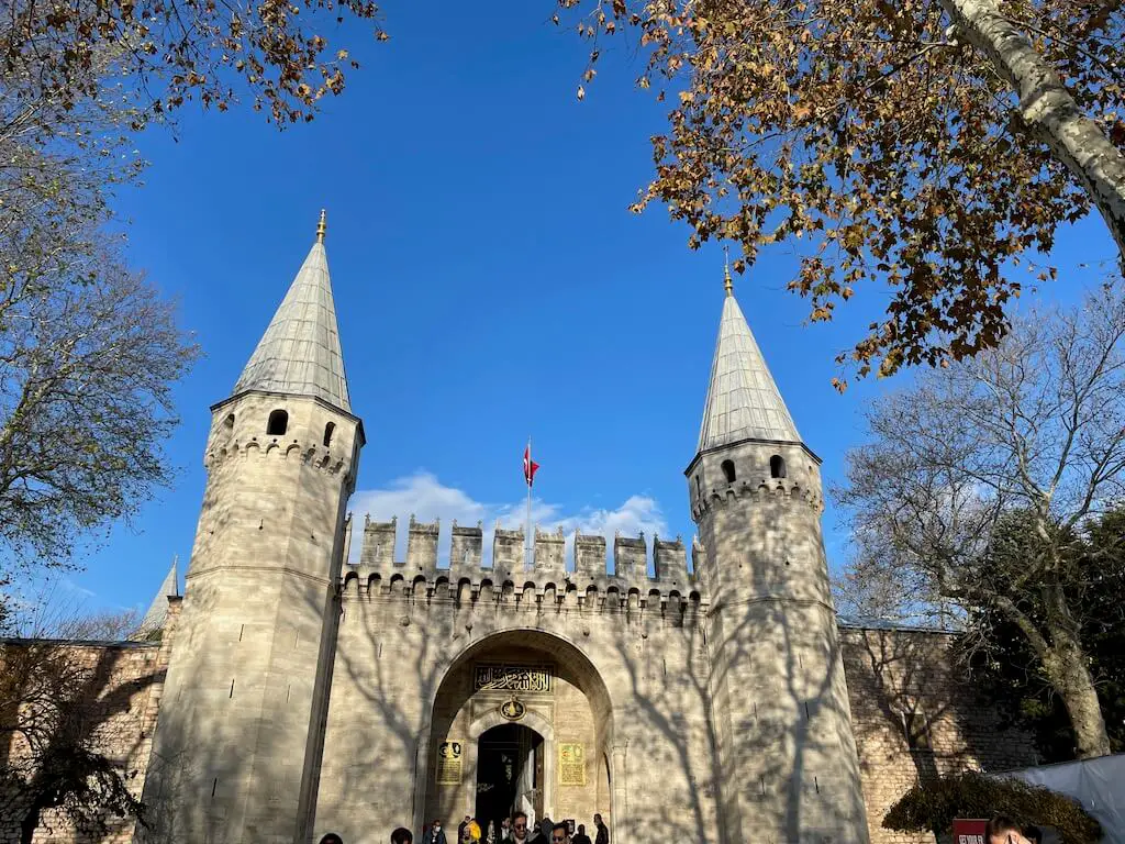 Ontdek de schoonheid en geschiedenis van het Topkapi-paleis in Istanbul Openingstijden Tours Aankomsten en prijzen 2024 - Turkey Life
