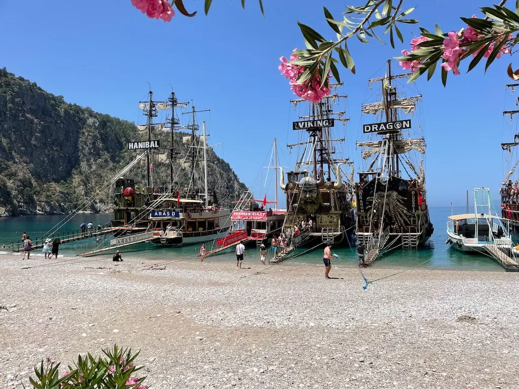Откријте најлепше плаже у Фетију и околини Оелуедениз Цалис Патара Гемилер и Капутас 2024 - Туркеи Лифе