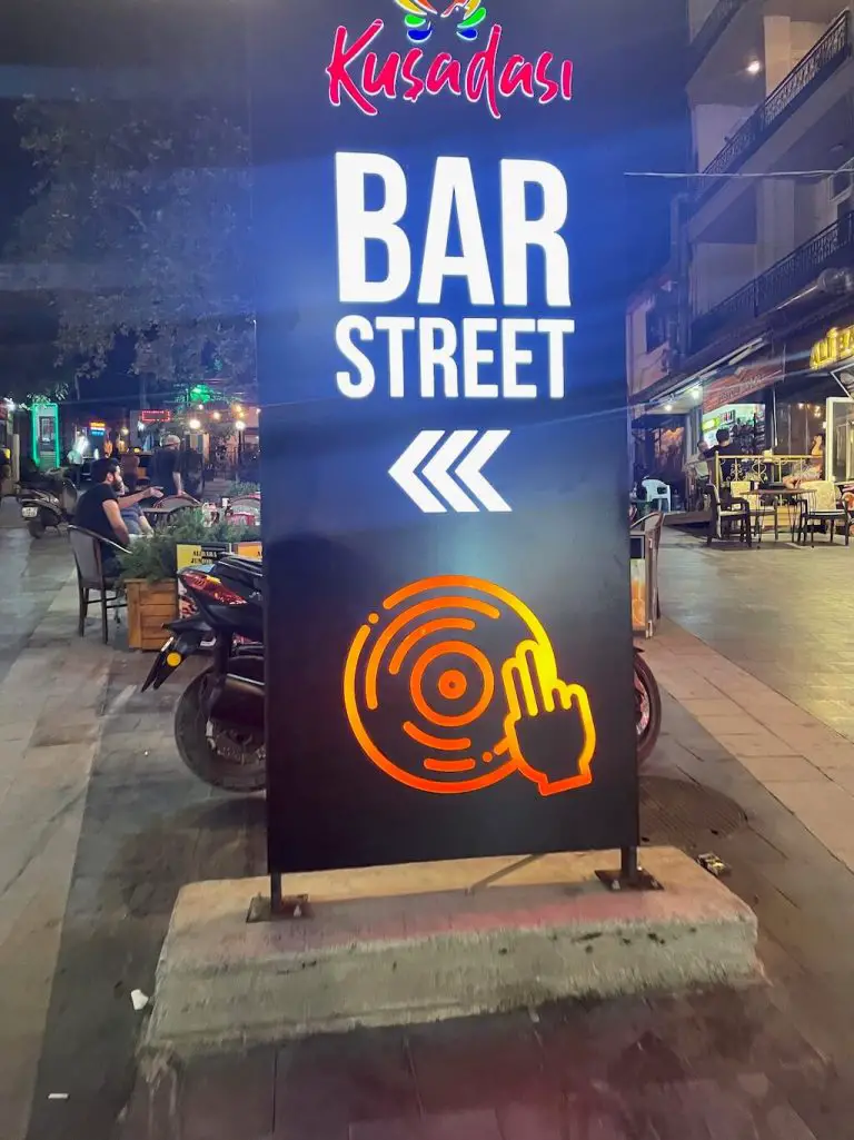 Nočno življenje v Kusadasiju: ​​odkrijte najboljše bare, klube in restavracije