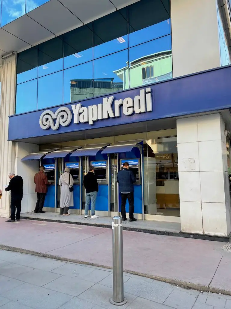 Yapı ve Kredi Bankası (Yapı Kredi) – Alles Wissenswerte über die führende türkische Bank: Kontoeröffnung, Dienstleistungen und Tipps